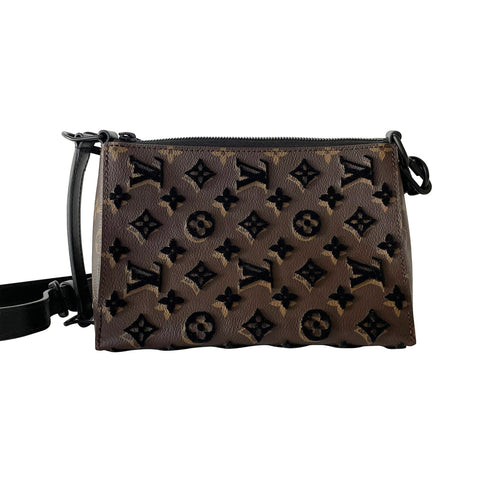 Louis Vuitton Monogram Eclipse Galaxy Rolling Horizon 55