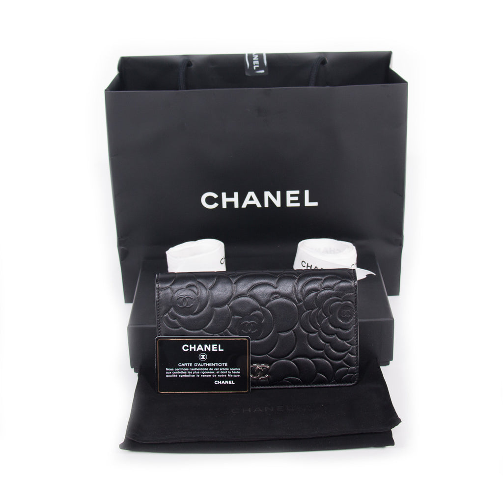 Chanel Camelia Bifold Wallet Accessories Chanel - Shop authentic new pre-owned designer brands online at Re-Vogue