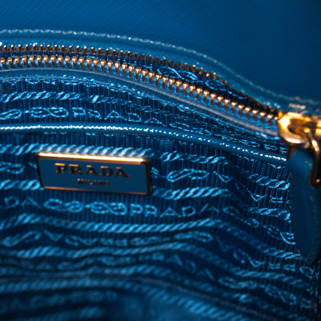 Prada Saffiano Vernice Tote Bags Prada - Shop authentic new pre-owned designer brands online at Re-Vogue