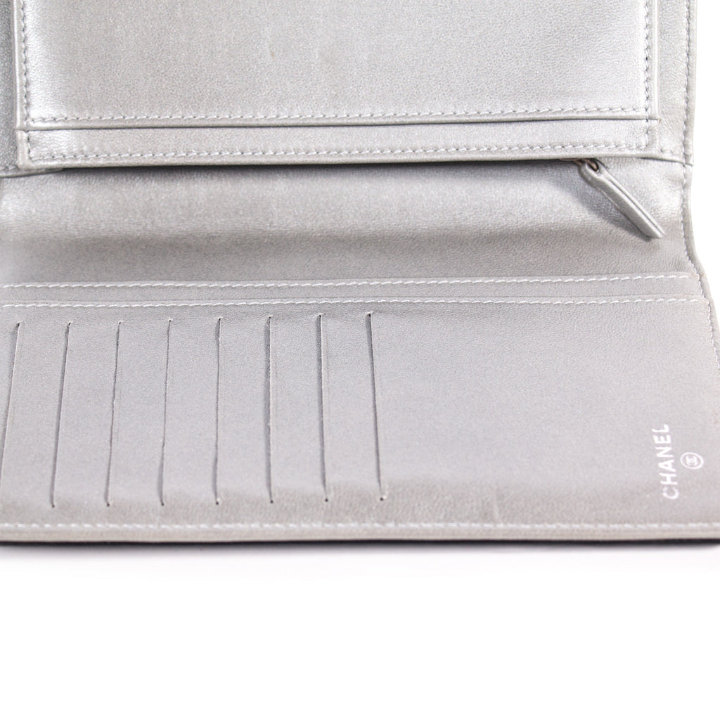 Chanel Camelia Bifold Wallet Accessories Chanel - Shop authentic new pre-owned designer brands online at Re-Vogue