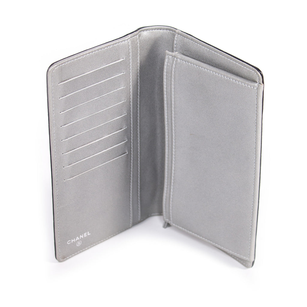 Chanel Camelia Bifold Wallet Accessories Chanel - Shop authentic new pre-owned designer brands online at Re-Vogue