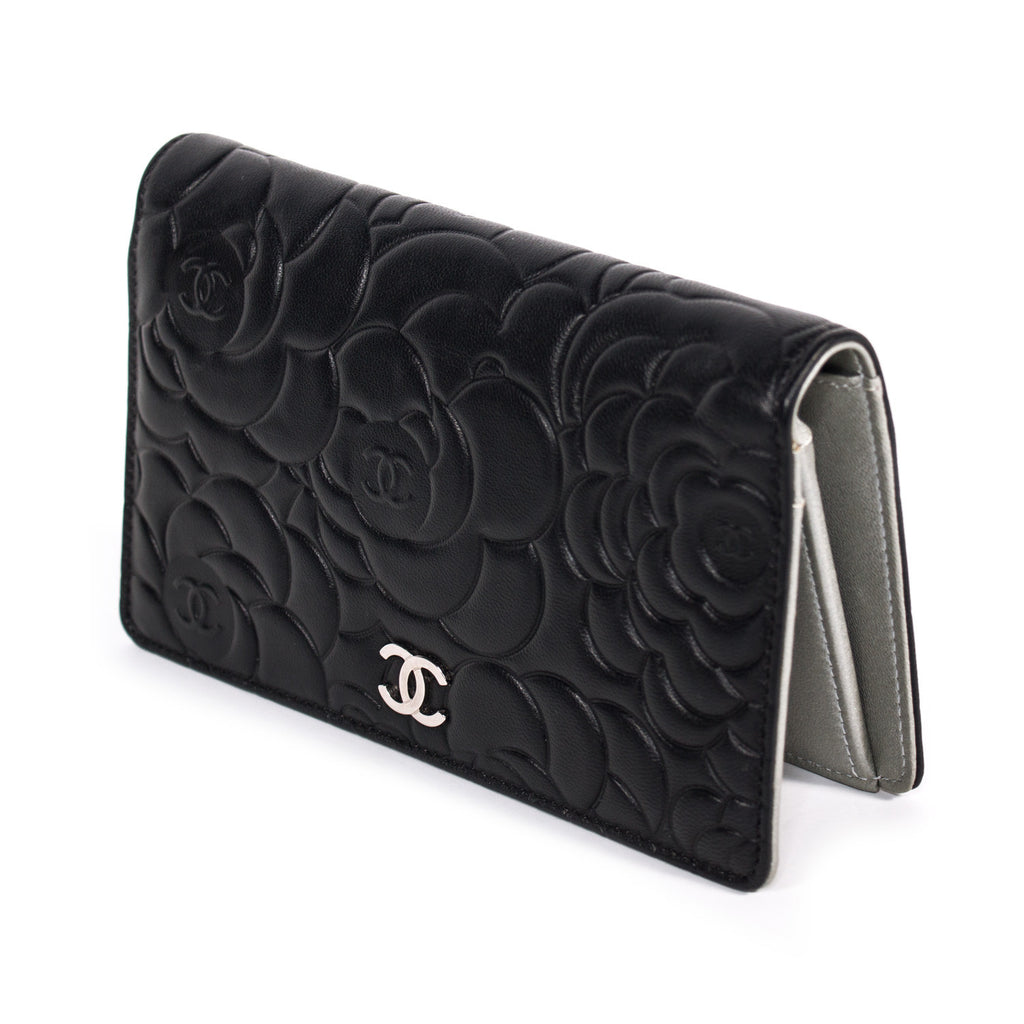 Chanel Camelia Bifold Wallet Accessories Chanel - Shop authentic new pre-owned designer brands online at Re-Vogue