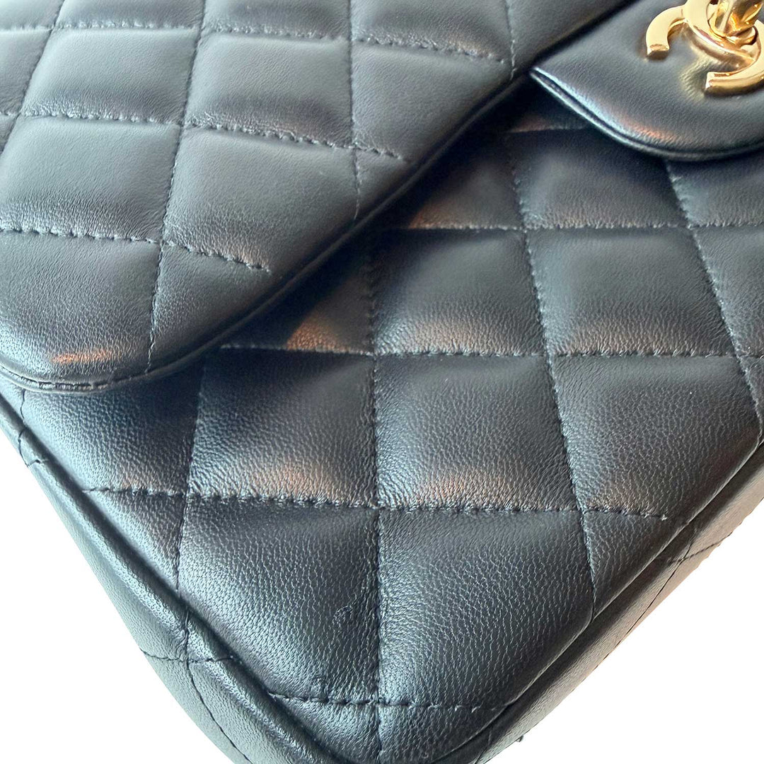 Chanel Classic Jumbo Double Flap Bag - revogue