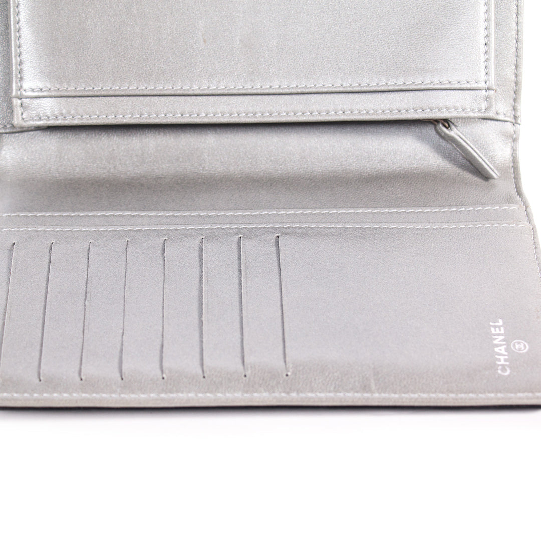 Chanel Camelia Bifold Wallet Accessories Chanel - Shop authentic new pre-owned designer brands online at Re-Vogue