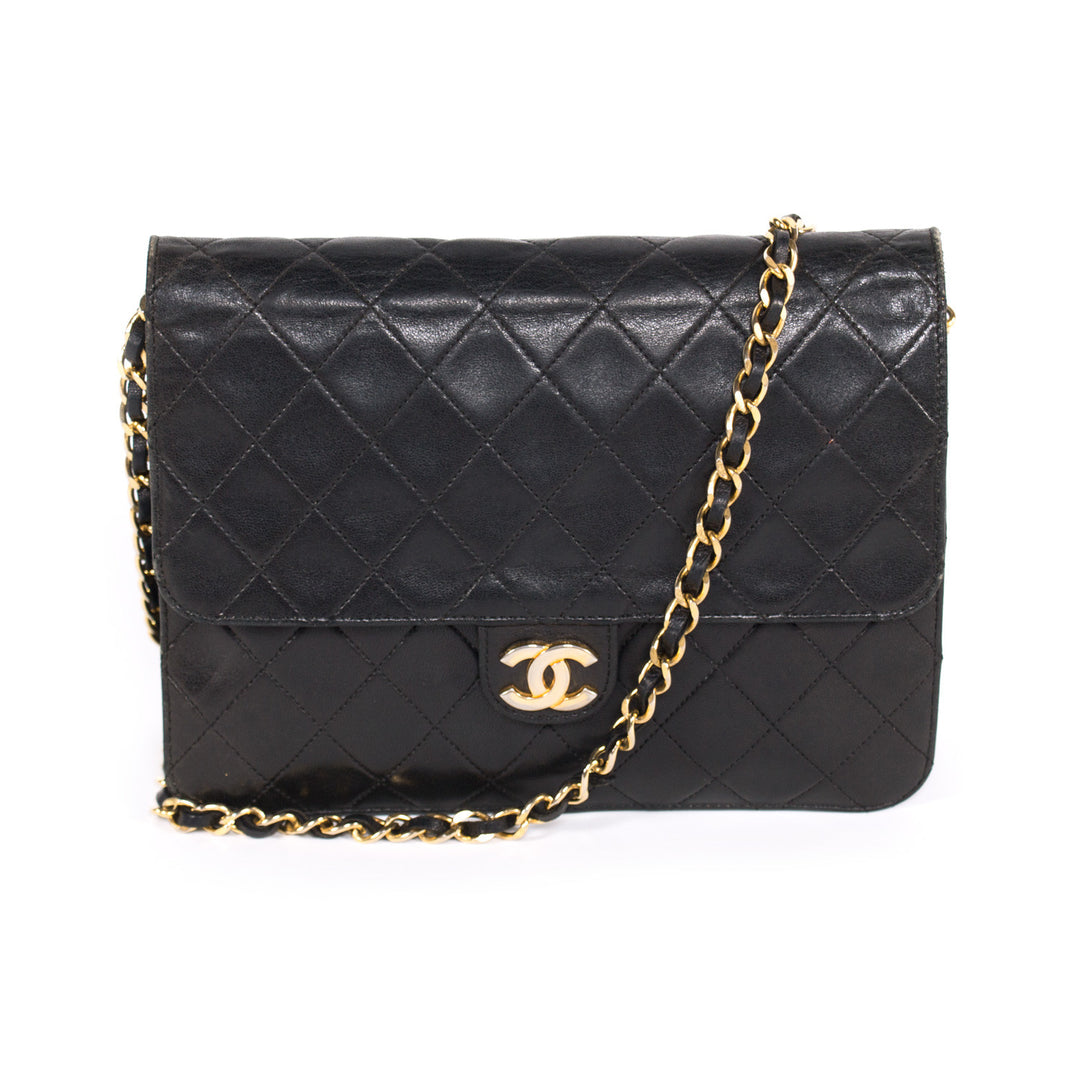 Chanel Classic Quilted Chain Shoulder Bag Bags Chanel - Shop authentic new pre-owned designer brands online at Re-Vogue