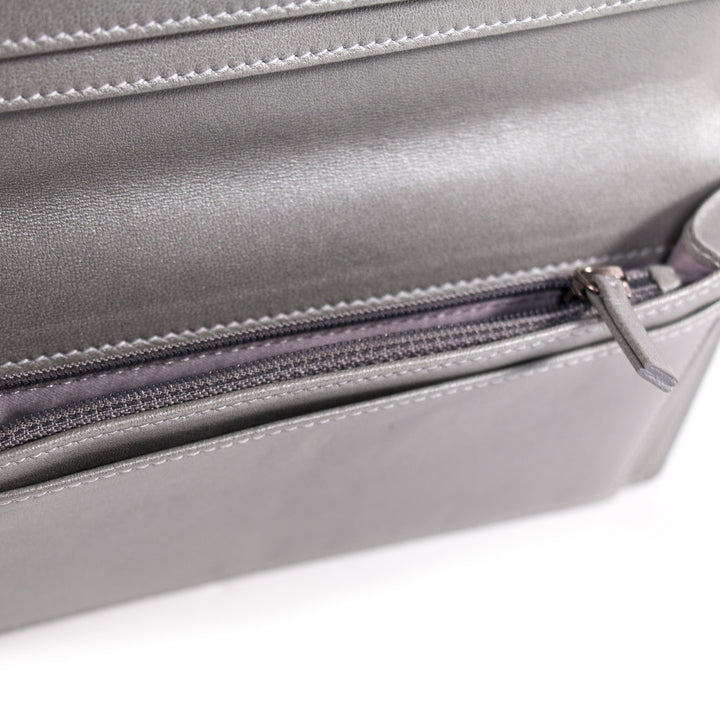 Chanel Camelia Bifold Wallet Accessories Chanel - Shop authentic new pre-owned designer brands online at Re-Vogue